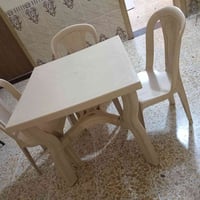 ميز طعام • للبيع