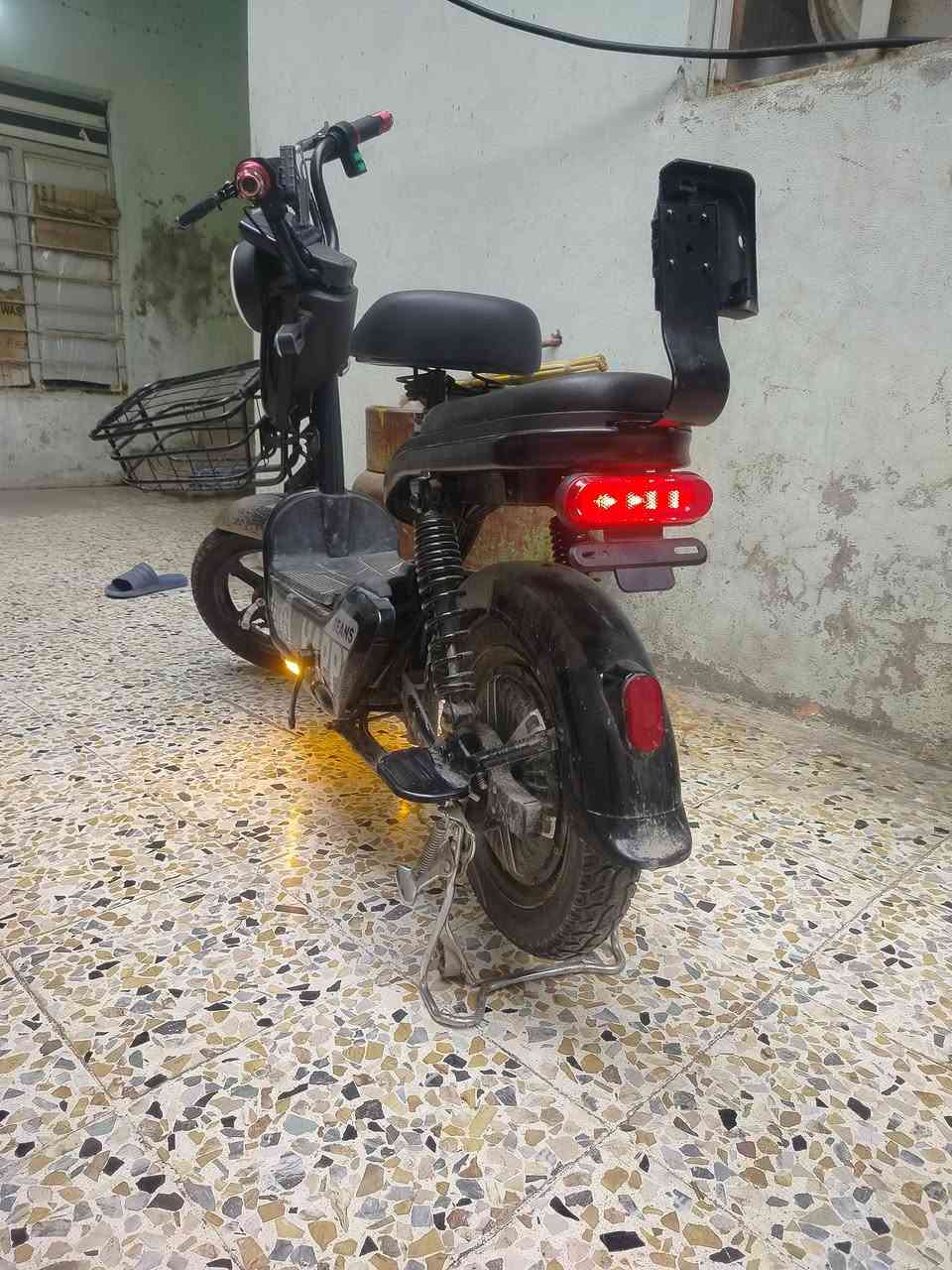 السلام عليكم موتور شحن للبيع السعر 200 بمجال موصل جديده بطاريه حاطه ***********
