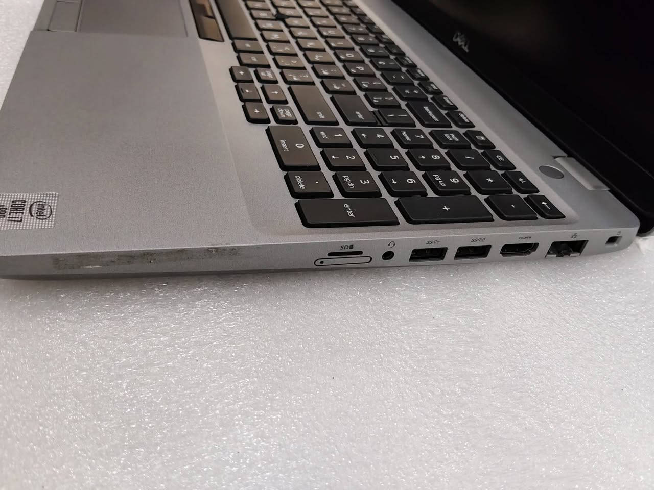 ⚡ إذا تدور على أداء قوي واستقرار بالشغل اليومي والثقيل… هذا خيارك
⚡ Dell 5511  

🔹 Core i7 الجيل 10 (أداء قوي وسلس للمهام المتعددة والشغل الثقيل)  
🔹 RAM 16GB (تعدد مهام بدون بطء وبكفاءة عالية)  
🔹 SSD 512GB فائق السرعة (فتح برامج ونقل ملفات بسرعة عالية)  
🔹 شاشة 15.6 إنج بدقة واضحة ومريحة للاستخدام الطويل  
🔹 تصميم عملي وقوي يناسب الشغل والدراسة  

🎯 الاستخدامات:  
الأعمال المكتبية والاحترافية  
الدراسة والجامعة  
البرمجة والاستخدام اليومي المتقدم  
التصميم والمونتاج الخفيف والمتوسط  
تشغيل برامج متعددة بنفس الوقت  

🚀 أداء ثابت يخدمك بالشغل بدون مشاكل  
💼 جهاز عملي ومناسب للاستخدام الطويل  
⚡ توازن ممتاز بين القوة والسرعة  
💯 خيار ذكي للشغل والدراسة بنفس الوقت  

📦 متوفر حالياً  
🚚 يوجد توصيل لجميع محافظات العراق  
🛡️ ضمان 10 أيام  

📩 للاستفسار عن اللابتوب أو السعر راسلنا خاص


**إذا كنت صاحب هذا الإعلان وتريد حذفه لأي سبب، رجاءا أرسل رسالة إلى الدعم الفني**