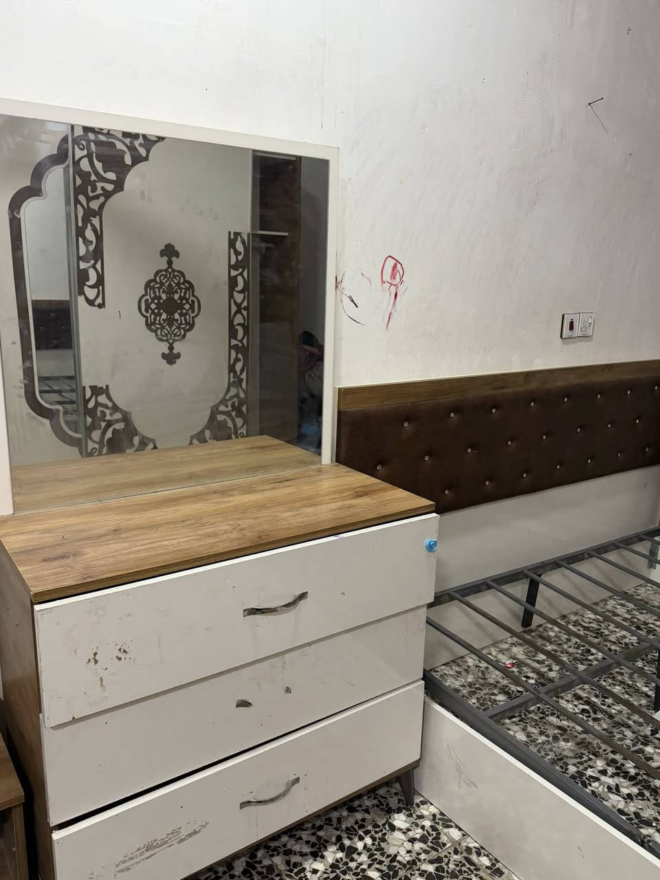 غرفه نوم تركي مستعمله 5قطع جربايه وكنتور وميز مرايه وكومديات ثنين مكان بغداد ابو غريب سعر100


**إذا كنت صاحب هذا الإعلان وتريد حذفه لأي سبب، رجاءا أرسل رسالة إلى الدعم الفني**