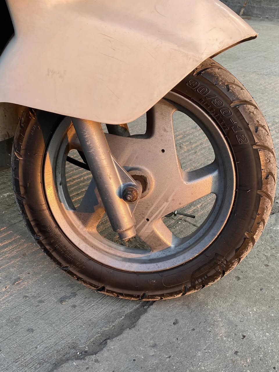 سلام عليكم عدي بيكم مانت الله دراجه قويه نضيفه تايرات مبدله جديدة يعني دراجه مال شغل سعره ٣٠٠ بيه مجال نقصه بس لايت ماكو
بصيط مكاني حي العدل شارع سواق مركزيه تصل مراسله عل واتساب ***********
