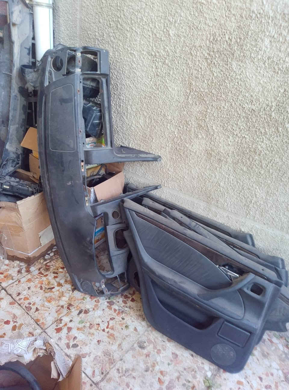 سلام عليكم دشبول لون اسود سعر 60
بطاين سعر 50 شوت على 15 كشنات تخم 25
كاعيه كشنات دب استيشن سعر 25 
اتصال ***********
