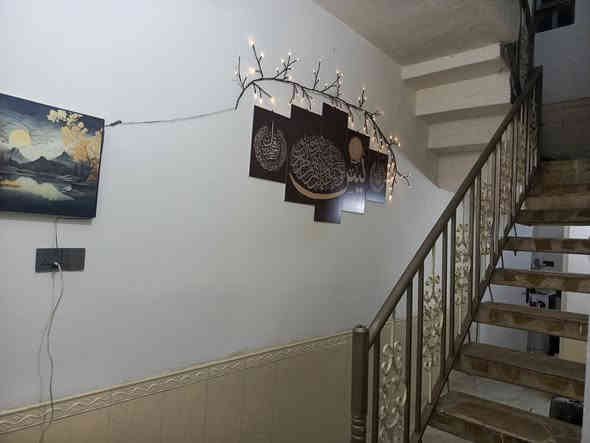 🔹 عرض عقاري مميز – فرصة لا تُعوّض 🔹
بيت سكني بمواصفات ممتازة ومساحة 100 م²
تصميم عملي ومريح.

تفاصيل البناء:
▫️ طابق أرضي
▫️ غرفة نوم
▫️ استقبال واسع
▫️ مطبخ عملي
▫️ حمّامات داخلية وخارجية
▫️ صحيات خارجية
▫️ بناء جيد جدًا وتشطيبات مرتبة

الخدمات:
▫️ موقع مميز على شارع مُبلّط
▫️ كافة الخدمات متوفرة
▫️ يبعد 7 دقائق بالسيارة عن مرقد الإمام الحسين (ع)

السعر:
💰 135 مليون – قابل للتفاوض الجاد

الموقع:
📍 البوبيات – عمود 54

📞 للاستفسار والتواصل:
***********-***********
