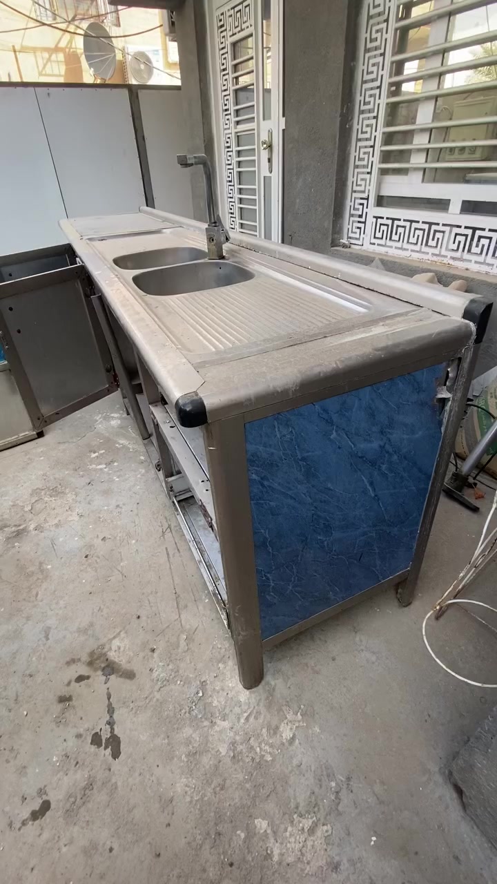 السلام عليكم  كاونتر سنك المنيوم للبيع طول 3 متر  عرض 62  هاي حالته كما موضح بالصور والفيديو + ملحق زاوية المنيوم السعر 180 الف المكان بغداد


**إذا كنت صاحب هذا الإعلان وتريد حذفه لأي سبب، رجاءا أرسل رسالة إلى الدعم الفني**