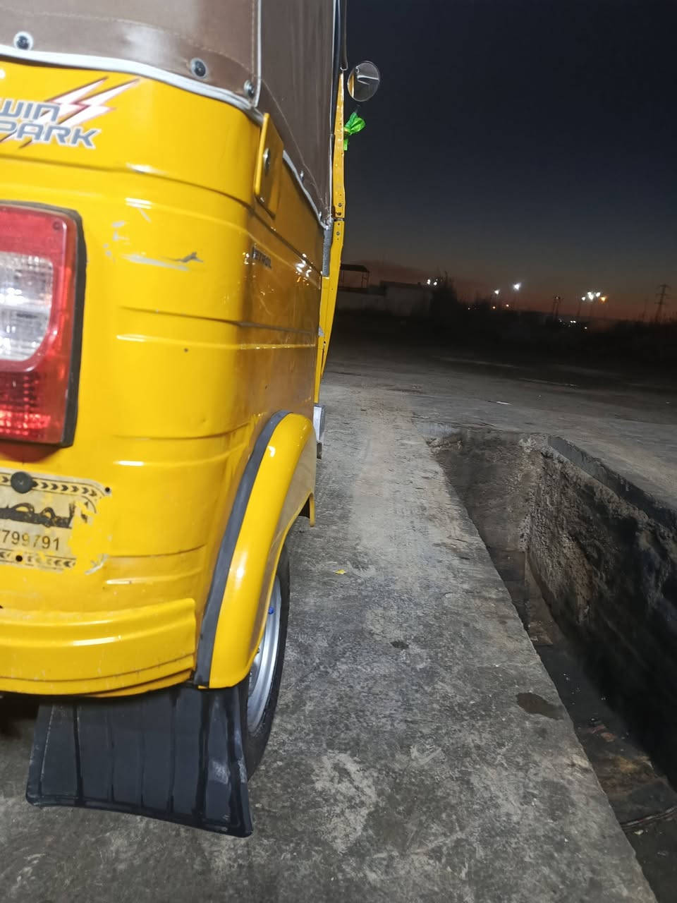 سلام عليكم موديل19شهر 11مضلع مو عادي بيها هاي رصعه لبلغد بس تكتك بلاديه معمره بي دوس  لنطيحه خلي يطلع كبل سعر 6700
***********
