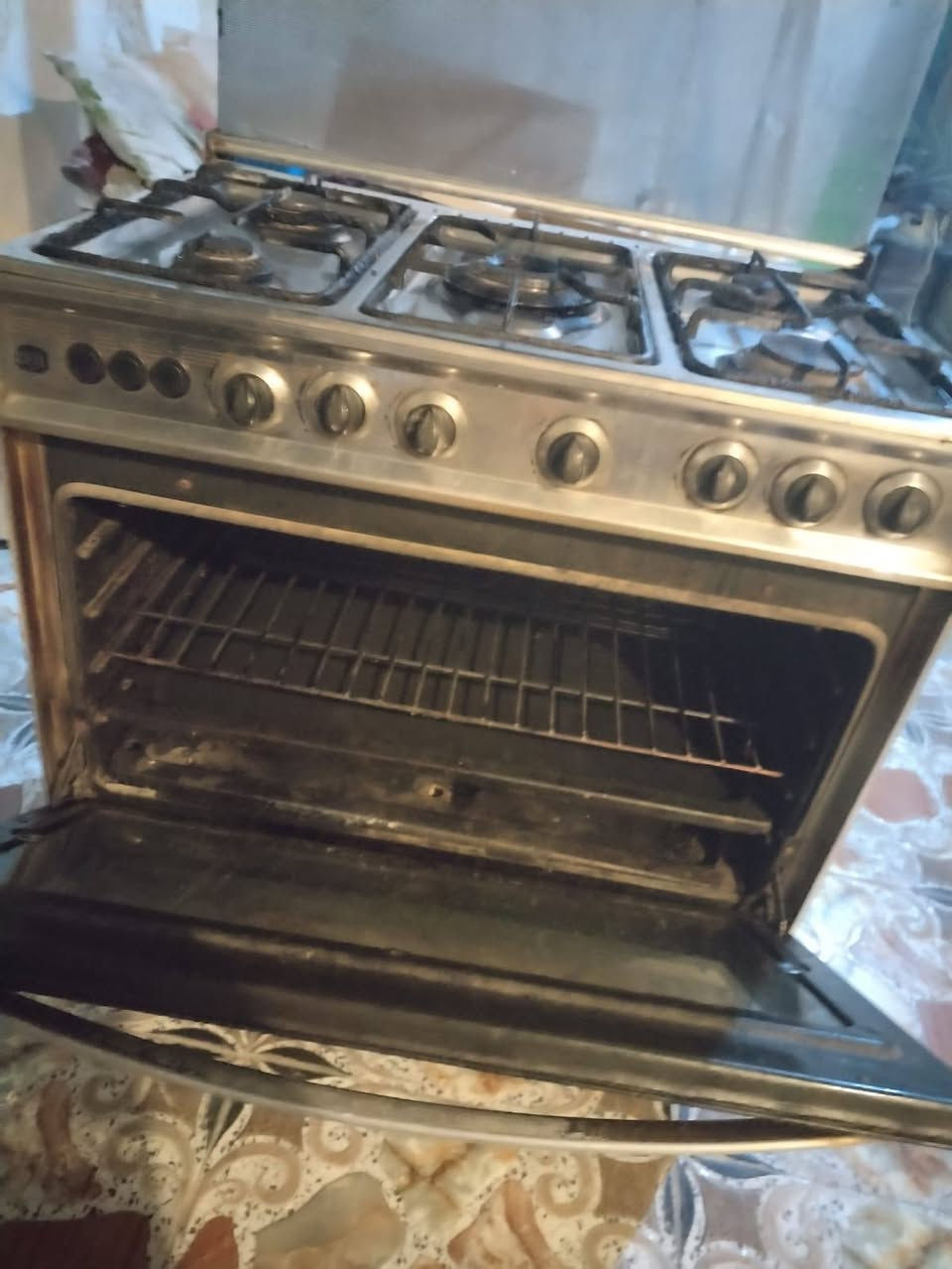 طباخ  للبيع نظيف كلش وعالفحص مابي اي نقوصات المكان التحرير دور الجاهزه السعر ١٢٥ وبي مجال للشراي
***********
