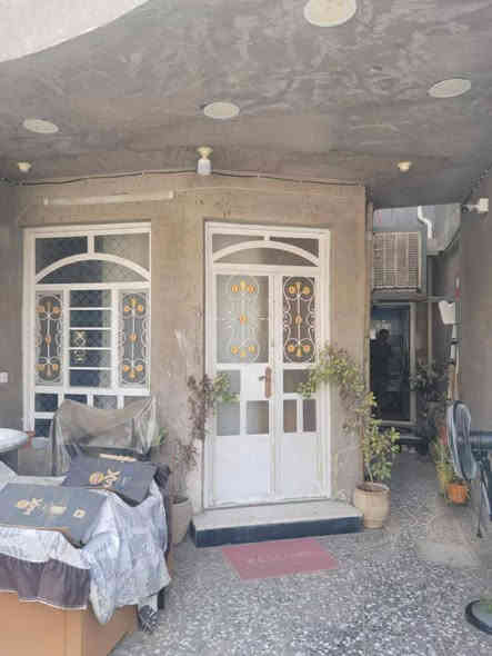 الغزالية شارع مدير الامن مربع قاسم نافوره 

المساحة ٨٥م  بواجهة٤.٢٥×٢٠

طابقين ونص يحتوي على

صالة ومطبخ وخدمات صحية عدد ٢ وغرف نوم عدد ٣

للاستفسار الاتصال 

***********

***********
