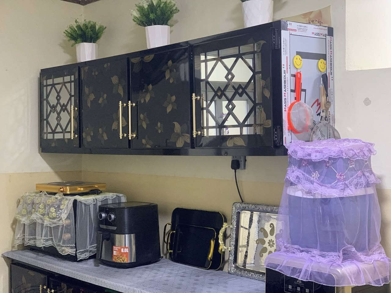 السلام عليكم ورحمة الله وبركاته.   الدار للبيع حي القدس قرب جامع الهده ***********
