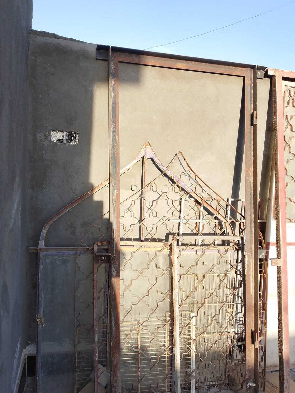 السلام عليكم بيبان حديد مستخدم +جرجوبات +شيلمان طول4 +هنكلانات للبيع مكان ناصريه ***********
