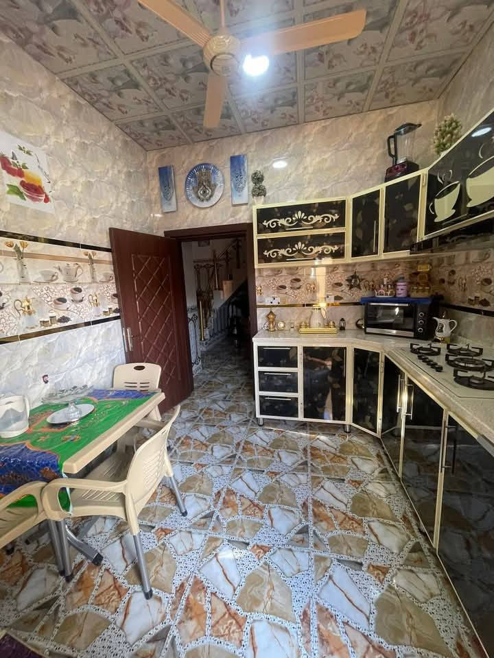 دار 100 م ركن على شارع 20 الوجه 10 و النزال 10 القادسية قطعة 500  قرب المجمع الطبي 
طابقين درجة اولى 
⛔️ يباع مع الأثاث او بدون 
3 نوم استقبال مطبخ  3 مجموعات صحية
ارضية بورسلين حزام سيراميك سقوف ثانوية السعر 95  قابل للتفاوض للاستفسار خاص او واتساب 
***********
***********
