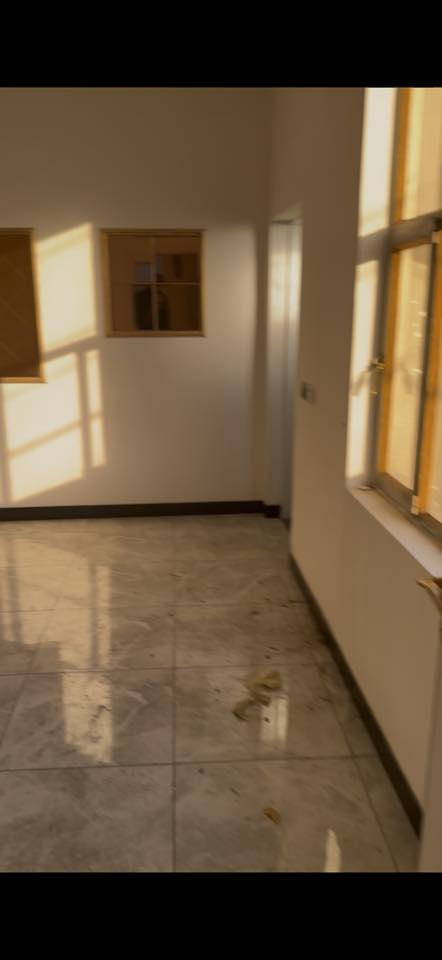 السلام عليكم
بيت درجه اولى مواصفات بناء ممتازة للبيع او المراوس لظرف قاهر المساحه 100 واجهه 10 نزال 10 اربع غرف نوم اربع حمامات في مجمع السلام بمدخل البوعيثه منطقه حلوة مرتبه وتنازل محكمه سند 25زراعي وانا المالك والبيت فارغ وجاهز للسكن او الايجار لمعلومات اكثر حول اي شي *********** واتساب والسعر مناسب
