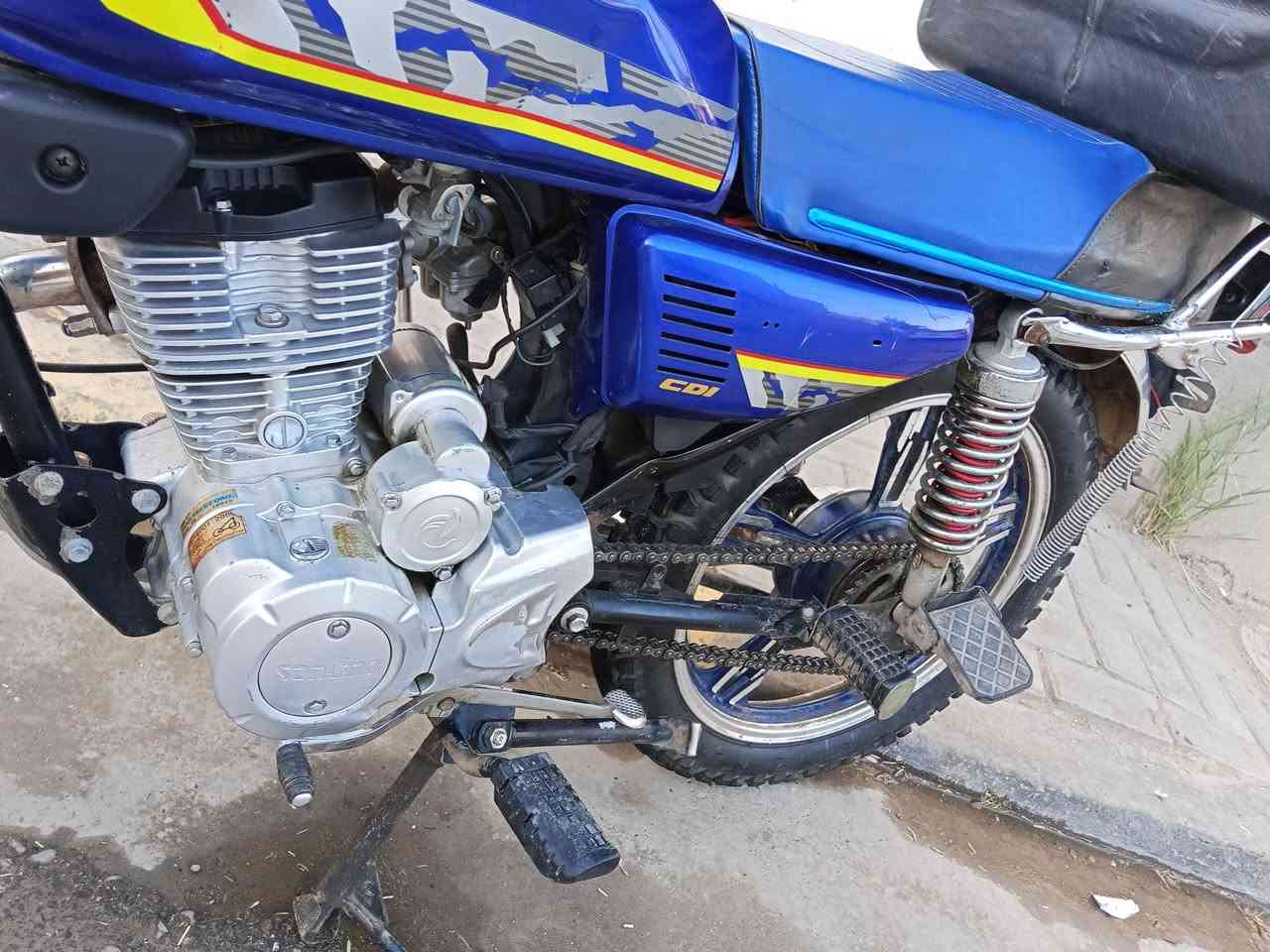 السلام عليكم
شباب دراجة سونك موديل 2023
دراجة تخبل مثل ماموضح بل صور والفيديو
السعر 600وبيها مجال الدراجة أوراق كاملة 
المكان العبيدي قرب مدرسة العابد رقم الهاتف 
 ***********
