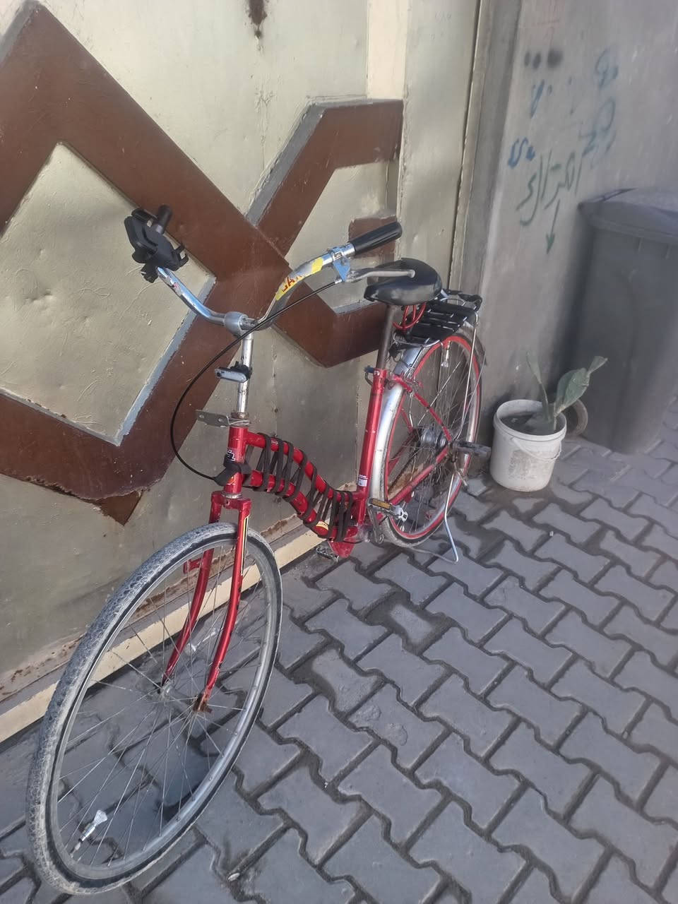 السلام عليكم بايسكل للبيع الحجم 26 السعر ٦٥ وبي مجال***********
