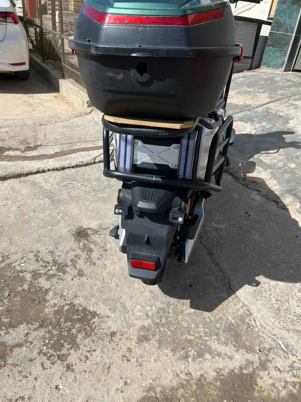 سلام عليكم دراجه دراجه صاعقه من شركه TANK ...استعمال شهر فقط 
6 بطاريات كبار شركه .
تشغل بصمة +نظام مثبت سرعه +نظام ٣سرع.
سرعه 90. نظام رجوع لخلف R 
السعر 850.
مكاني بغداد ابو غريب مجاور مجمع بدور بغداد السكني .
***********
*********** متوفر واتساب
