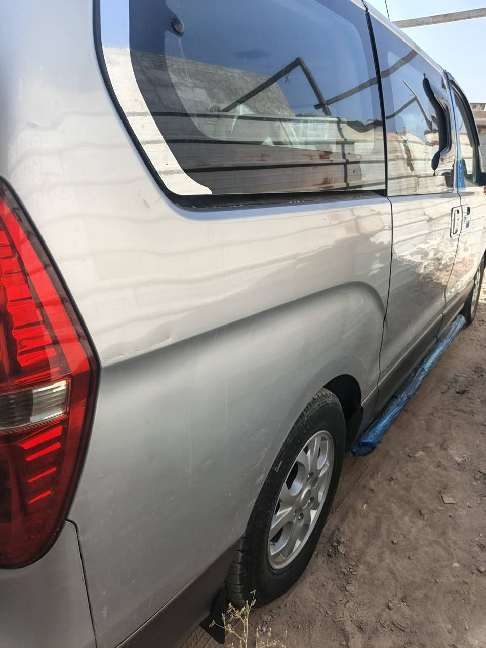 السلام عليكم ستاركس للبيع موديل 2009 بغداد بسمي مصفر هيئة وغرامات مكاني بغداد السعر (137) وبيه مجال ***********
