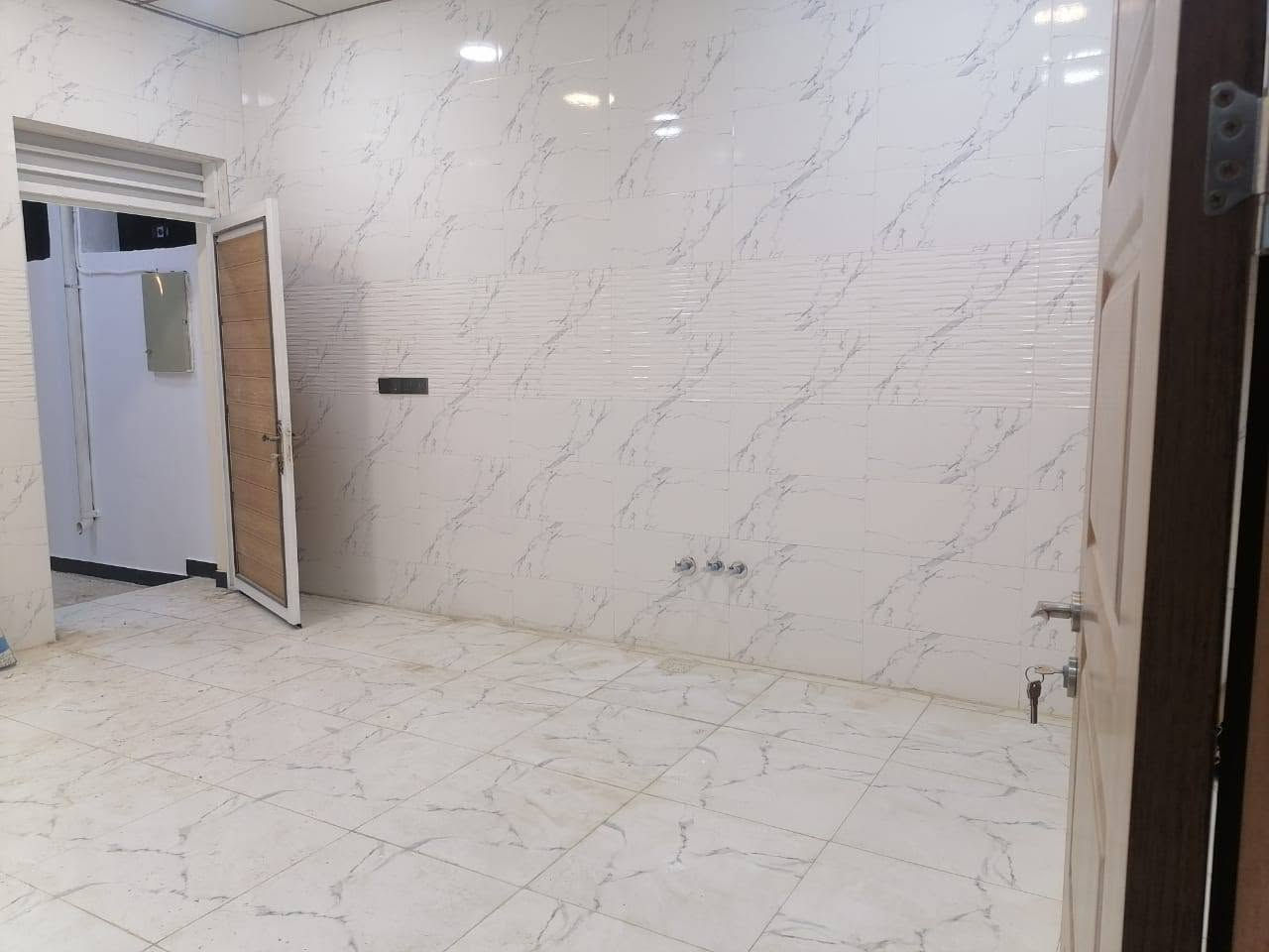 � بيت للبيع – 🏠

📏 المساحة: 190 متر
📜 النوع: زراعي – سند 25

📍 الموقع: البيت حولي الجامعة، الفرع المقابل لغسل غريب الطوس

💎 مواصفات البيت:

 • ٢ غرف نوم 
 • صالة 
 • مطبخ 
 • استقبال 
 • مجمع صحيات
 • ٢ مناور للتهوية والإضاءة

✨ بناء حديث 
موقع قريب من جميع الخدمات والجامعة

📞 للاستفسار:
مكتب المحيط لبيع وشراء العقار
📍 الديوانية – شارع الحولي – خلف جامعة القادسية – قرب غسل غريب الطوس
📱 *********** – ***********
💬 متاح أيضًا عبر الواتساب
