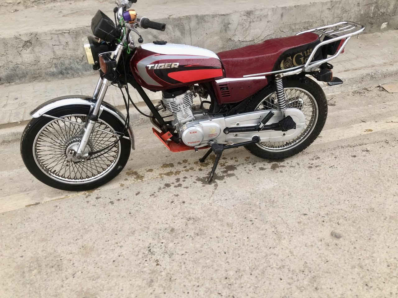 تايكر للبيع موديل 21كفاله عامه بعدهي بلاد شوفت عينكً بعد الحله من الصوره كهربائيات كله شغاله اوراق اصولي تايرات جدد اشاير يمنه يسره سعر 475ابو ل 400اعبر المنشور مكاني صويره ***********
