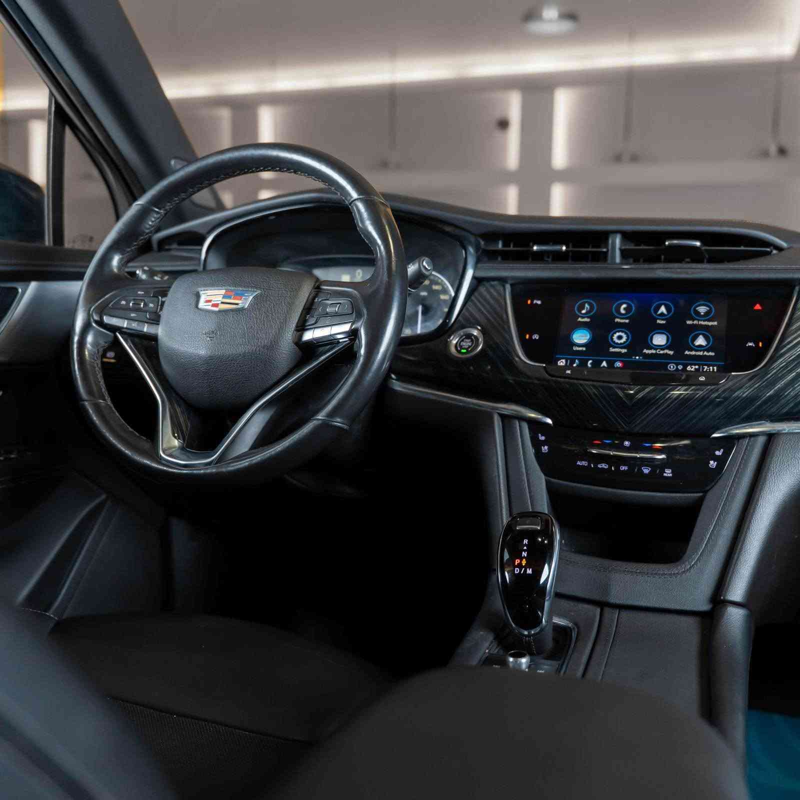 ‎🚘 للبيع – Cadillac XT6 موديل 2023 – اللون الأسود الفاخر

‎💰 ( فحص مؤقت ) بدون رقم 

⸻
‎⚙️ المواصفات الفنية:
‎ • المحرك: 3.6 لتر V6 بقوة 310 حصان
‎ • ناقل الحركة: أوتوماتيك 9 سرعات سلس وسريع الاستجابة
‎ • نظام الدفع: دفع رباعي (AWD) – ثبات ممتاز على الطرق
‎ • الوقود: بنزين
‎ • عدد الكيلومترات: [أدخل الرقم هنا]
‎ • التسارع: من 0 إلى 100 كم/س في 6.9 ثانية
‎ • استهلاك الوقود: حوالي 9.4 لتر لكل 100 كم (قيادة مختلطة)
ماشی ٨٧ الف مایل

⸻
‎🎯 المزايا الداخلية:
‎ • مقاعد جلد طبيعية فاخرة – 3 صفوف تتسع لـ 7 ركاب
‎ • مقاعد أمامية كهربائية مع خاصية التدفئة والتبريد
‎ • مقاعد الصف الثاني قابلة للطي والإنزلاق بسهولة
‎ • نظام صوت Bose فاخر بـ 14 سماعة لتجربة صوتية راقية
‎ • شاشة لمس وسطية 8 إنش + دعم Apple CarPlay و Android Auto
‎ • تحكم بالمناخ ثلاثي المناطق لكل صف تحكم مستقل
‎ • سقف بانوراما واسع يمنح إحساس بالرحابة
‎ • شحن لاسلكي للهاتف + منافذ USB أمامية وخلفية
‎ • إضاءة داخلية محيطية متعددة الألوان
⸻

‎🛡 أنظمة الأمان المتقدمة:
‎ • 7 وسائد هوائية موزعة داخل السيارة
‎ • نظام الفرملة التلقائية في حالات الطوارئ
‎ • تحذير مغادرة المسار + المساعدة في البقاء ضمن المسار
‎ • كاميرا رؤية شاملة 360 درجة
‎ • مثبت سرعة متكيف بالرادار
‎ • نظام كشف المشاة والتنبيه قبل الاصطدام الأمامي
‎ • حساسات أمامية وخلفية لركن أسهل

⸻

‎🌟 المزايا الخارجية:
‎ • لون أسود لامع فاخر مع لمسات كروم
‎ • جنوط ألمنيوم 20 إنش تصميم رياضي أنيق
‎ • باب خلفي كهربائي بفتح آلي (Hands-Free)
‎ • مرايا جانبية كهربائية قابلة للطي مع تدفئة
‎ • زجاج خلفي مظلل للخصوصية
‎ • أضواء أمامية وخلفية LED بالكامل

⸻

‎📩 للتواصل والاستفسار:*********** السليمانية, العراق
