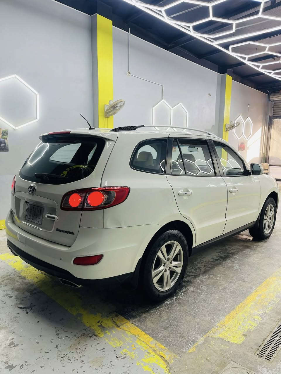 السلام عليكم
شباب سنتافي خليجي لون ابيض ثلاث قطع تبريد 
سبعه راكب فتحه شاشه ايباد كشن مخمل سويچ
مكينه 2400 اشاير بالمري داخل بيجي 
مكينه وكير حاويه وشرط لا فتح ولا تصليح 
صدر تمام تاير اكثر من نص عمر  رقم بغداد الماني
مبولشه وحمام السياره بدون لأفتح ولا ظرر فقط صبغ چاملغ
السعر 142 وبيها مجال للطيبين 
رجاءا رجاءً اقرأ التفاصيل قبل الاتصال 
للاستفسار ***********
