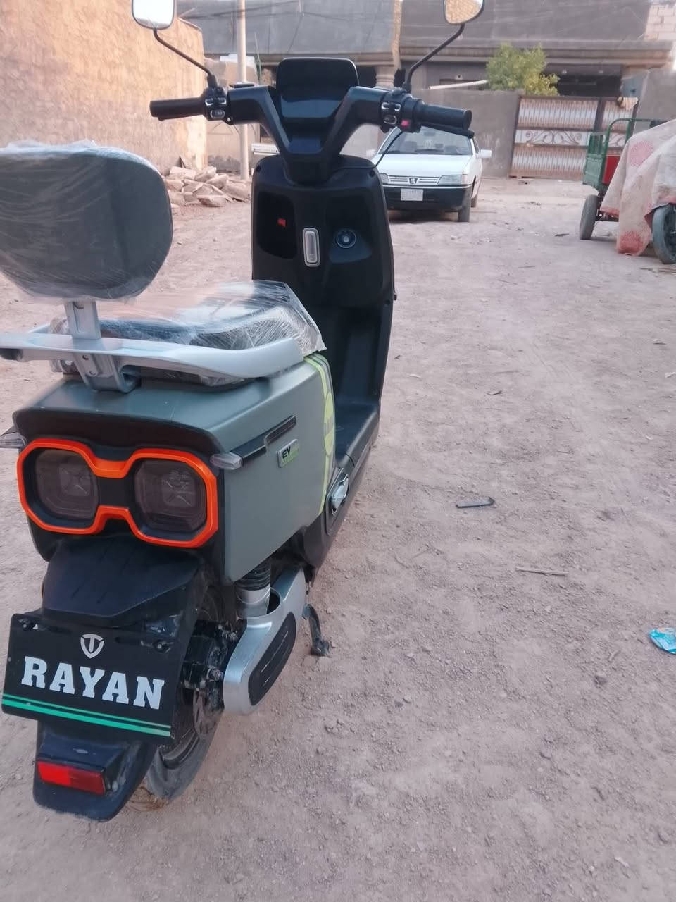 سلام عليكم شباب دراجه شحن البيع نوع الريان  ام  عيون جيل ثالث الحديث  دراجه استخدامها  اربع  اشهر
  /مواصفاتها👇
بطاريات عدد (6) كبار دبل 🦾
النوعيه 🪬(الريان/ RAYAN)🪬🧿
3سرعات 🪬
تحمل شخصين🫂
تشغيل  نضامين بصمه او سويج🥇
سرعه الدراجه60🧿🪬
تتحمل وزن عالي جدا🏋🏻‍♀️
نضام  تشغيل عن بعد🤺✅
نضام السرقه 🥷🏻🏃🏻‍♂️
تمشيك (50) كيلو✈️
لون الدراجه مميز كلش
بصمات 2❇️
سويجات 2🛜
كلوب لد ابيض عالي ناصي🔦💕
استان صفح🔆
استان تعليك 🔱
السعر: 650 وبيها مجال  
اي استفسار اتصال ✅👇
***********
مكاني بابل (الكفل)
