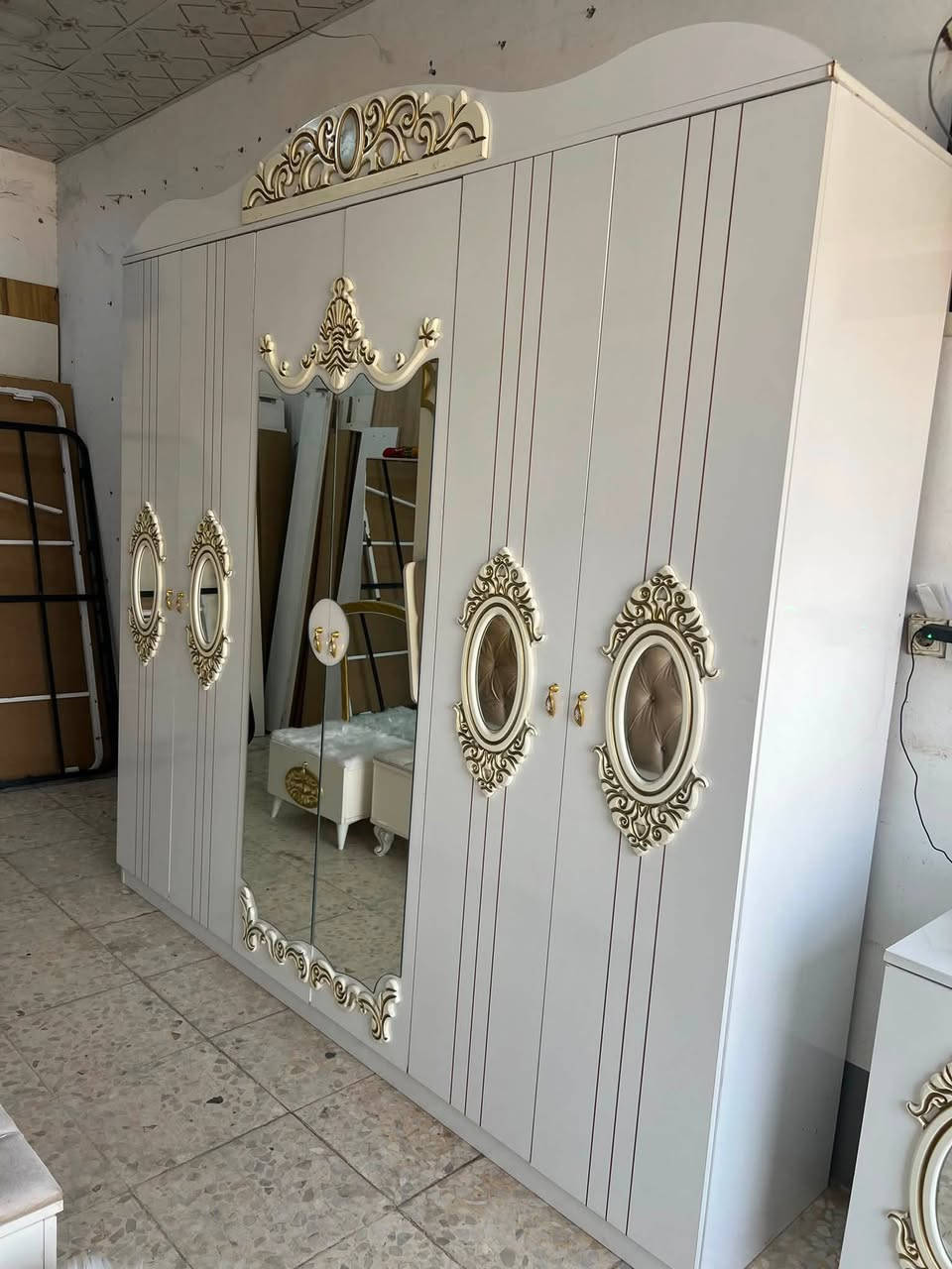 معرض الاخوين لبيع غرفه نوم ٧ قطع غرفه لوك كلش نظيف ومرتب سعرها ٤٥٠ الف مع شد ونقل جاهز داخل الموصل 
متوفر عدنا انواع غرف نوم شراي ***********واتساب***********
