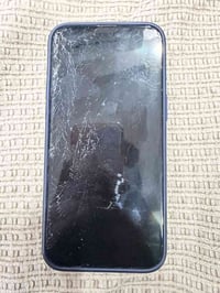 ايفون 15 برو ماكس • ٢٥٦ • شاشه مكسوره