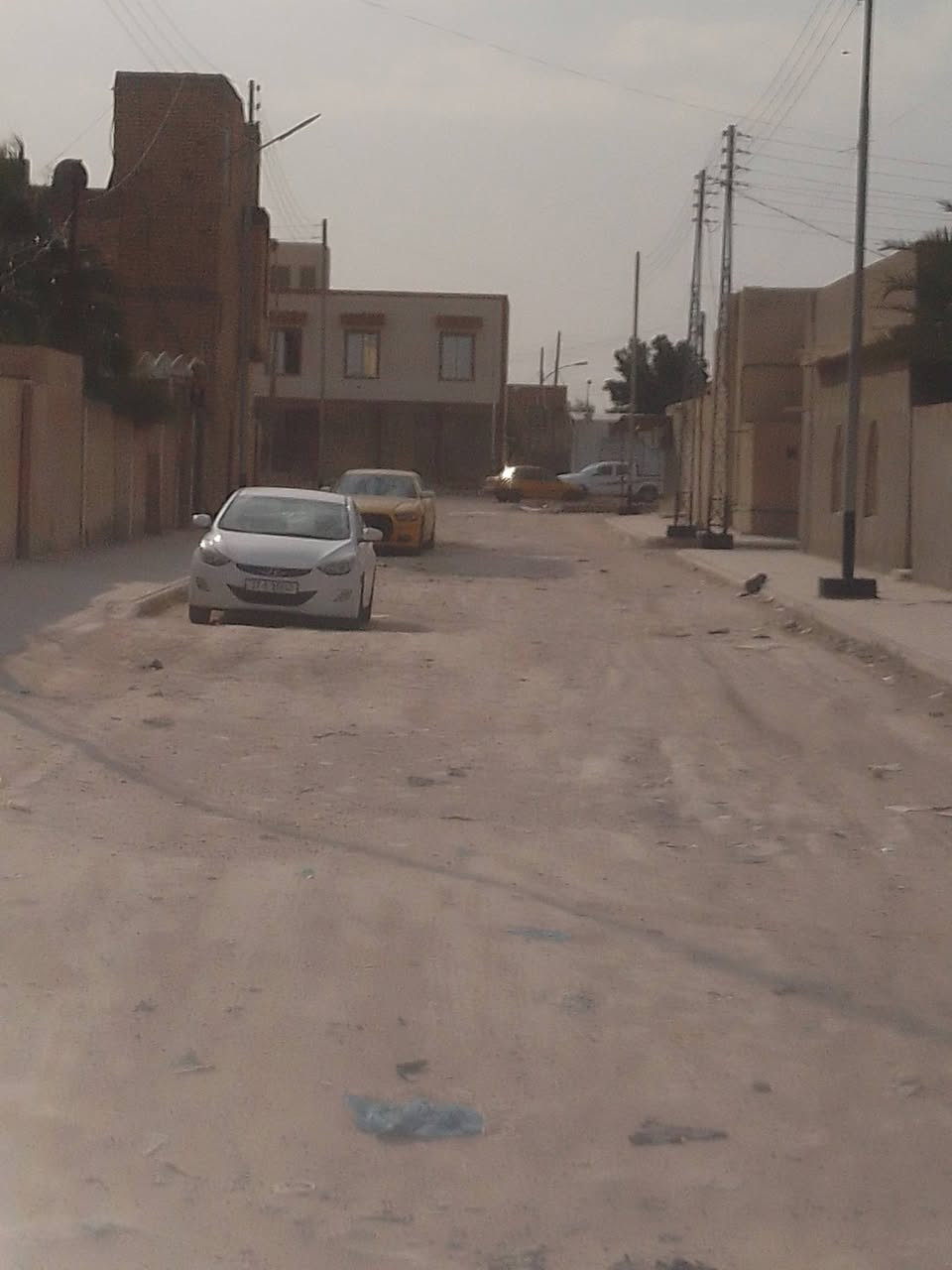 السلام عليكم بيت بالسكك مساحة 300م طابو مطلوب للسكك 12يبعد عن الشارع العام 70م لتفاصيل اكثر لاتصال على رقم ***********
