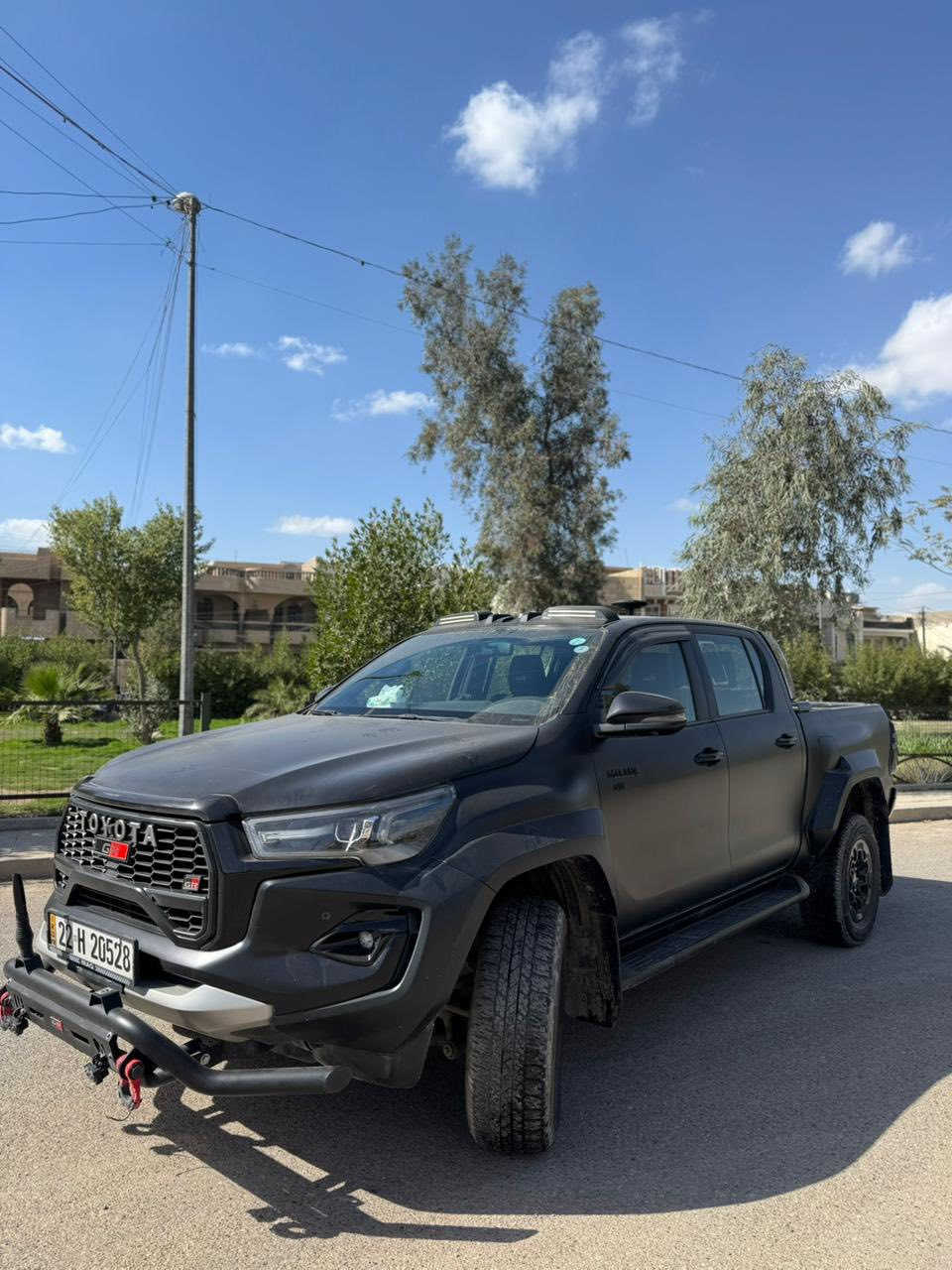 السلام عليكم 
هايلوكس Gr 2024 أسود  سياره عليه تعديلات

*ماشيه40 ألف كيلو

-مغلفه ppf طافي ابو الضمان ب18 ورقه
-سستم اكزوز  كورسه ريمونت تكدر تطفيه وتشغله
- لدات ع قماره ومعى اشاره يمين ويسار ب لدات 
-استرين رياضي كاربون فايبر الأصلي موضح بصور 

* سياره بيه صبغ نص جاملغ البدي الخلفي وأقل نص والباب ألي وره مصبوغ مصبوغ من جوه اليده وموضح بالصوره الأخيره بالمنشور
-سعر 395$وبيها مجال قليل
مكان سياره بغداد 

***********
