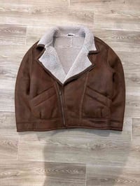 قمصله فنتج شامو جلد  القمصله ثقيله وزنها تقريباً 4 كيلوات الى 5 وكاله ...