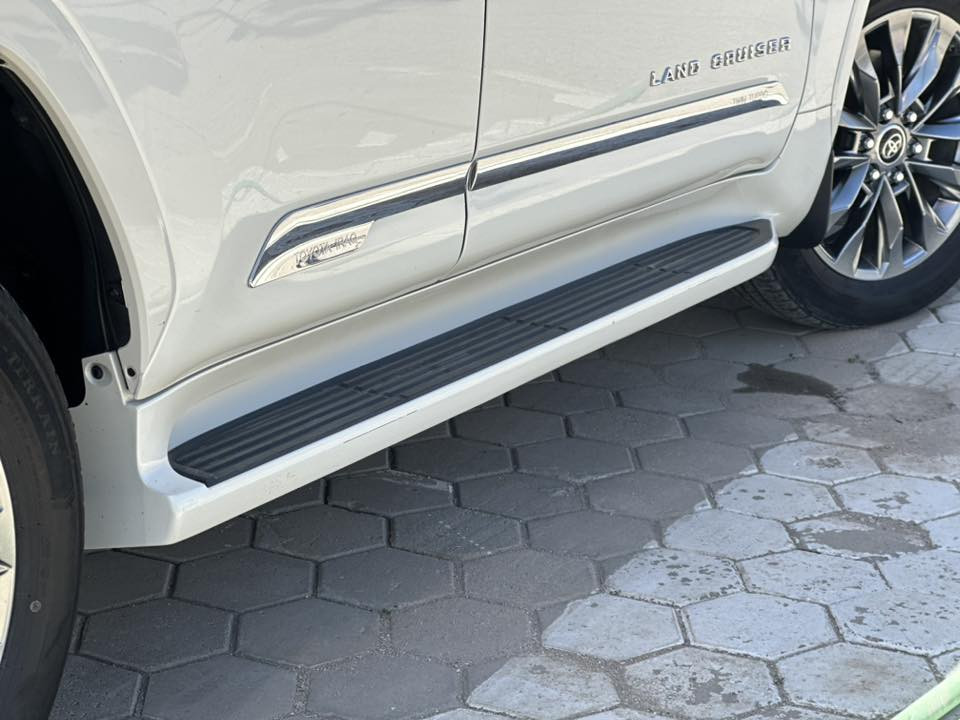 لاندكروز vx limited  توين تيربو
رقم بغداد
ماشية 33,500 km
موديل 2024
السيارة مكفولة من الضربة 
السيارة ساس بيها ضمان 
بيها بعض الخدوش البسيطة  بالدعامية والدوسات 
السعر اتصل وتدلل 
***********
