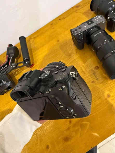 A7 iii 

نضيفة بدون عيوب 
فقط بدي 
بطارية 
ستراب 
شتر ٢٤ك 
0751 3600 767
0774 8888 978 أربيل
