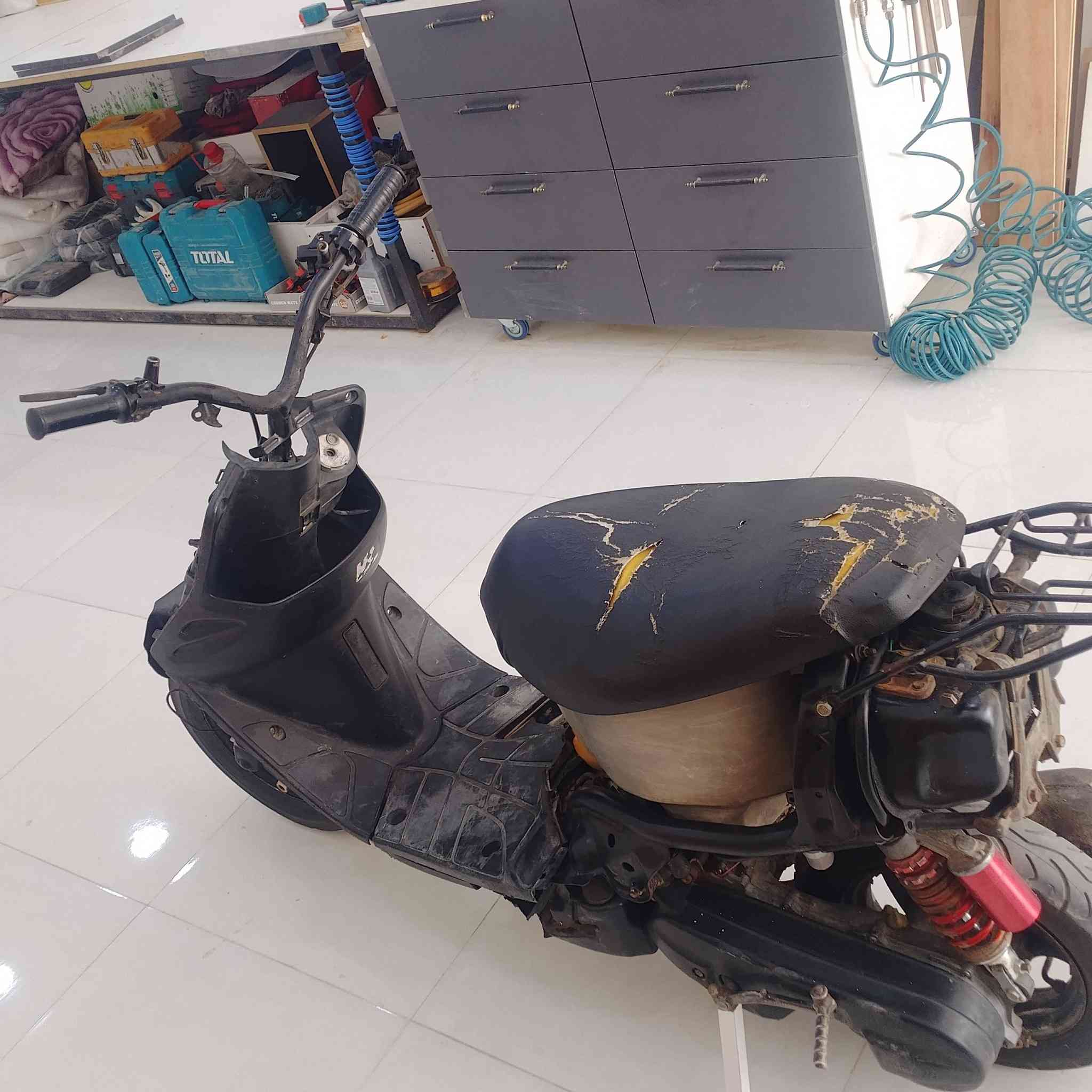 سلام عليكم دراجه للبيع بيجي نضيفه ما مفتوحه 
السعر 175 وبيهه مجال لطيبين العنوان الجربوعيه الوله الخاص مفتوح الرقم ***********
