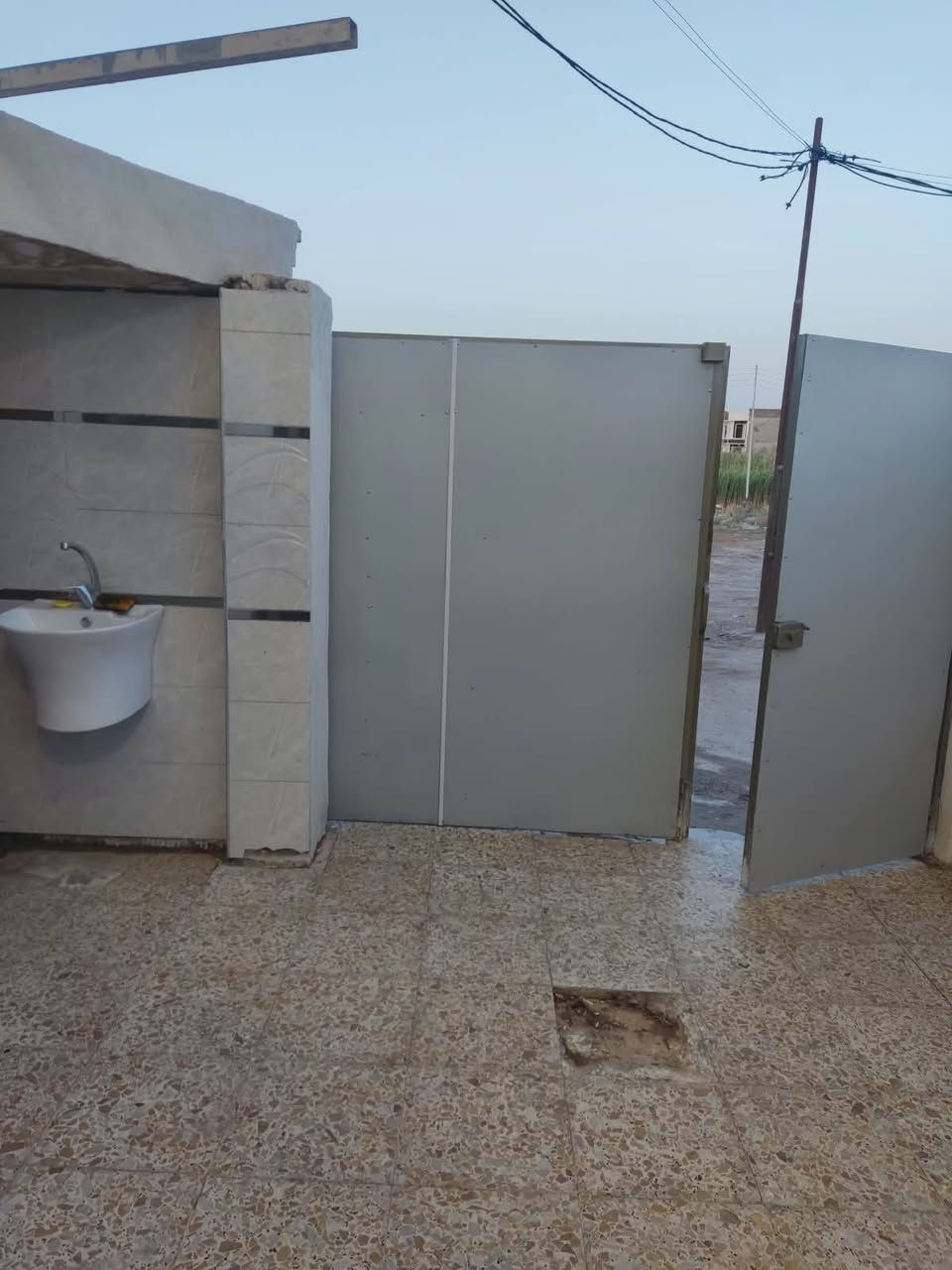 [[بسم الله الرحمن الرحيم]]
    🏡     🏘      🏚 

#يوجد_مشتمل_طابقين_للبيع

#العنوان  الفلوجة 
#المنطقة حي الشهداء // مقاطعة 19 الف قرب كلية التمريض
 
#ملاحظة يرهم تنطي مقدمة 75 مليون والباقي اقساط 

✅المساحة : 125م
⬆️ الوجة : 6 وربع م
🏞️النزال : 20م
 
غرف 3
استقبال 
صالة 
مناور 2
مطبخ
صحيات 2
الارضية كاشي
الجدران سيراميك 

                       #بناء 🧱 : طابوك 
      
       #شارع 🏞️⬆️⬆️ : 10م 

  #السعر_محدد_من_قبل_البائع 
        
    ⚖️⚖️   نوع الملك : طابو صرف تحويل مباشر 🏙 

            #السعر💰💸: 107 مليون وبي مجال

__________________________________

للأستفسار⛔🖲️ : مراجعة 
🥇#مكتب_الرافدين_للعقار 🥇
العنوان شارع المنجزات تقاطع جامع التقوئ مجاور محطة نمبر وان المركزية لغسيل السيارات 🚗🚖
__________________________________

#ملاحظة//📋📑 اذا لديك عقار تريد تعرضة للبيع او تريد تشتري عقار قم بمراسلة الصفحة او اتصال على لارقام الموجودة+ واتساب
            
         #للأتصال_او_واتساب 📞  ***********
         #للأتصال_كورك.   📞.      ‏‪***********‬‏

#بيع_وشراء_الدور_السكنية_والزراعية_العقارات_في_مدينة_الفلوجة #مكتب_الرافدين_للعقار_بيع_وشراء_العقارات_بسعر_مناسب
@#عقارات_الانبار_الفلوجة
