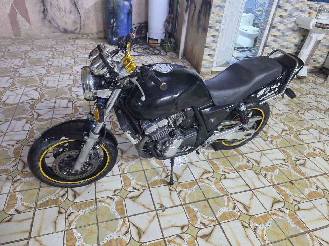 السلام عليكم سيبي 400 للبيع جيل اول  دراجه كل نقص ما بيه    مكفوله  السعر 1800  العنوان كربلاء طوريج   الرقم ***********  ما متواجد خاص
