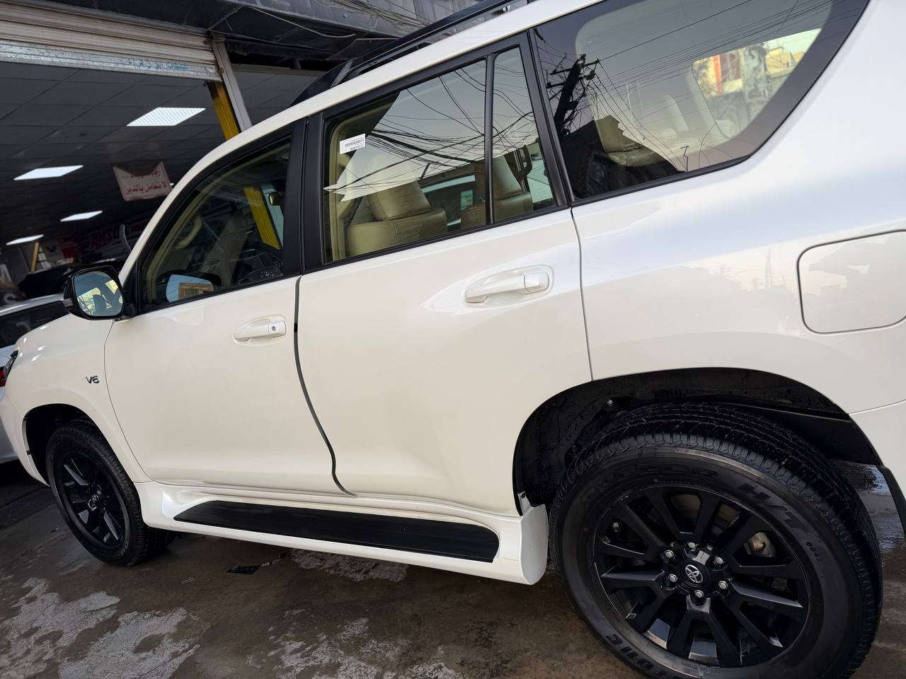 برادو ٢٠٢٣ وكالة جيهان ٧ راكب كفالة عامة ماشية ٣١
مقعد السائق كهربائي   
 • نظام تحكم تلقائي في درجة الحرارة   
 • نظام تشغيل عن بُعد 
  نظام مفتاح ذكي   
 شاحن لاسلكي 
حساسات وقوف.  
 • نظام تثبيت سرعة 
 • تحكم على المنحدرات 
 • مانع انزلاق / نظام 4×4
مصابيح أمامية LED   
 فتحة سقف 
السعر ٤٧٠ $ رقم اربيل  شرط التحويل مكان السيارة بغداد  المشتل ***********
