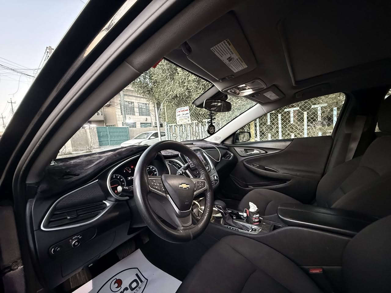 شوفرليت ماليبو LT 2023 فول مواصفات
ماشية 33 ألف ميل
لون بشذرات مميّز اسود بيتنجاني
السيارة نظيفة جدًا واستعمال شخصي
جاهزة للفحص بأي مكان

المواصفات:
 • بانوراما سقف
 • رادار أمامي
 • نظام تحديد المسار
 • تثبيت سرعة
 • كشنات كهربائية
 • تدفئة كشنات أمامية
 • تدفئة ستيرن
 • تشغيل بصمة (Push Start)
 • دخول ذكي
 • شاشة لمس كبيرة
 • Apple CarPlay & Android Auto
 • كاميرا خلفية
 • تحكم بالمقود
 • مكيف أوتوماتيك
 • مرايات كهرباء
 • جنوط ألمنيوم
 • أنظمة أمان (ABS – Traction – ثبات)
. نظام مانع انزلاق

أنظمة إضافية:
 • نظام Auto Stop / Start لتوفير الوقود

الملاحظات:
 • حادث أمريكي أمامي سابق جاملغ مبدل +
 • ضربة بالجاملغ الخلفي  تصليح 
(بدون قص، بدون شد)
باب امامي جهة الصدر مبدل اثر ضربة

السيارة نظيفة جدًا واستعمال شخصي، جاهزة للفحص بأي مكان

السعر: 148 ورقة وبيها مجال
رقمي: ***********
