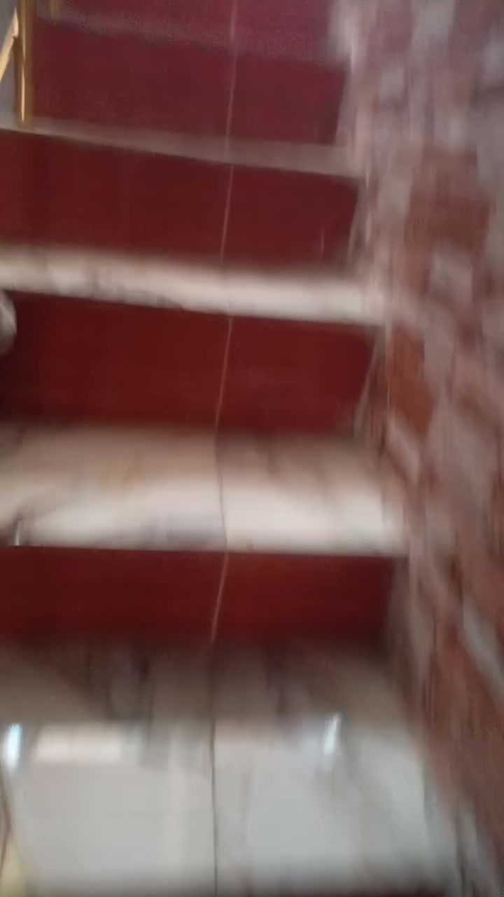 السلام عليكم / بيت البيع مساحة 800 العنوان جميله الجديده مجاور مدرسة الجوادين  البيت طابقين الطابق الأرضي مطبخ + مخزن + ربعه + هول داخلي + هول منفصل + غرف عدد 2 + زاد حمامات داخليه+ الطابق الثاني غرف عدد 3 + حمام + هول كبير  ل الاستفسار أكثر االسعر 135 وبيه مجال رقم الهاتف / احمد  *********** / حمودي *********** ملاحضه إذا اكو بيت مراوس يرهم
