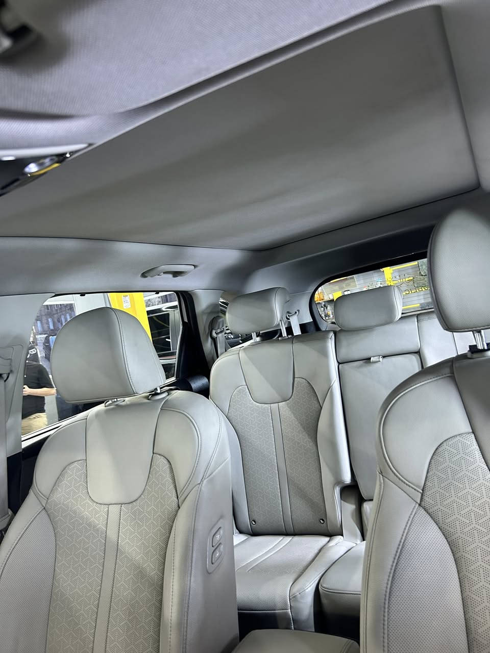 السلام وعليكم 
للبيع كيا سورنتو 2022 خليجي فول 1/1 رقم بغداد ماشيه 47 الف 

محرك 6 سلندر 3500
7 راكب 
3 قطع تبريد 
بنوراما
كير موس 
كشنات حار بارد 
كشنات كهرباء
بردات خلفيه 
مثبت سرعه 
نضام كاربلي و اندرويد 
مري شفط 
اشاير بالمري 
كشنات جلد 
اربع كامرات  360
لايت زنون 
السياره جديده خير من الله 
مكان السياره بغداد جميله 
السعر 295 وبيها مجال للاستفسار ***********
