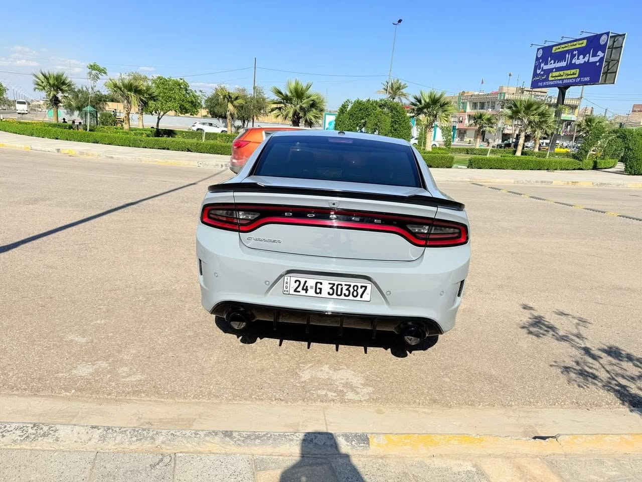 السلام عليكم 

جارجر موديل 22.

جارجر 6 سلندر  بيها بارد بالباب الخلفي وشبر صبغ بالجاملغ الامامي  وكلشي موجود بالسونار شرط الفحص السياره محدثه بنيد ودعاميات بدون حادث وبنيده البلادي موجود  السياره وصوره قبل التحديث موجودات 

السياره ربع متصرف عليه كامله على اخر حبايه محرك كير حداديه كله بلادي وجاهز 

المواصفات 

فتحه
كشنات جلد وحظن
شاشه كبيره
ثلاث وضعيات خزن ميموري
كشنات كهرباء تدفئه وتبريد  
هيتر بالمري وكهربائيات
وبعد مواصفات معروفه

السياره بسمي تحويل مباشر
مكان السياره كربلاء الاستفسار ‏‪0772 489 8725‬‏ ابو حسين
