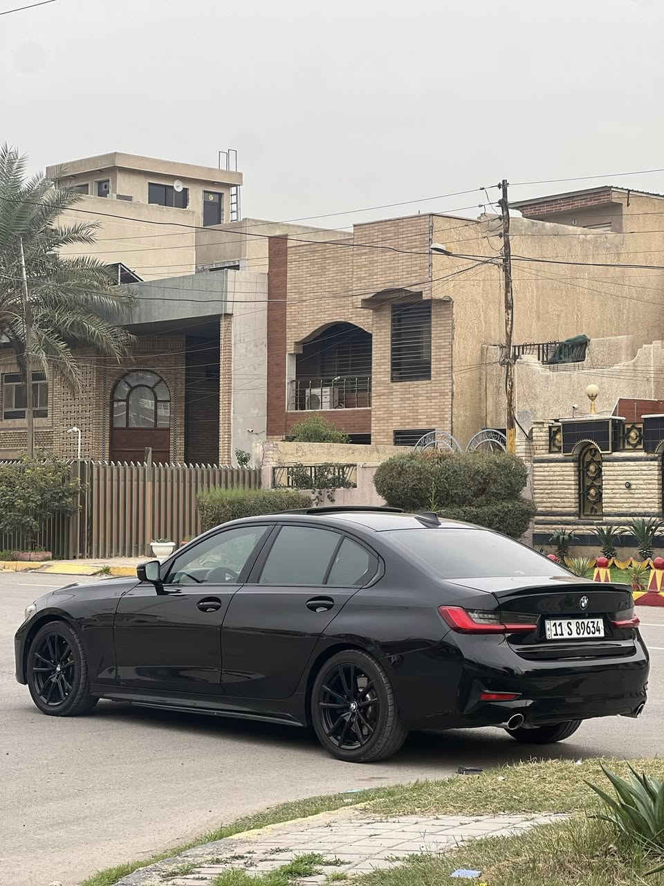 بي ام موديل 2020
330 بانزين دفع خلفي 
اللون ااسود 
السيارة ١/١ راح اذكر مواصفاتها للميعرف بيهن 
فتـحة سـقف  
بصمة تشغيل + 4 بيبان بصمة 
وترحيب 
الكشنات جلد لون اسود 
كشنات ثنين كهرباء وكشن السايق خزن ميموري وتدفئة بل الكشنات الامامية 
شفتات بل الستيرن وتدفئة بل الستيرن 
داتشو عرض ع الجامة الامامية 
كيج الكتروني 
 اشارة بل المري ونقاط عمياء والمري شفط وايضآ قلاب 
قطعتين تبريد والقطعة الخلفية ايضآ منفصل 
دشبول متغير الالوان من الشاشة بلادي 
حساسات خلفية وامامية وتعرضلك بل الشاشة  
رادار امامي تحديد مسار والتعرف ع الاشخاص والسيارات 
لايت داينمگ متحرك وترحيب عند التشغيل 
تكدر تضبط توقيت للسيارة تشتغل بل الوقت الي تريدها وتطفى بل الوقت الي تريدة من الشاشة 
اوتو تبريد واوتو لايت واتو ماسحات 
تعلي وتنصي الاغاني بدون متلمس الشاشة عن بعد وهاي حركة بي ام الشهيرة 😉
انضمة القيادة وتتغير الشاشة حسب نوع القيادة 
اوتو هولد والسايد بريك دكمة ودكمة لاطفاء الحساسات
ماوس تحكم بل الشاشة 
محرك السيارة 2000 توين بور توربو 
السيارة ماشية70  الف ميل 
حادثها فقط البنيد قطعة وحدة مبدل بلادي بدون صبغ  بدون دواخل بدون شواصي بدون لغود والسيارة تشتغل وتمشي بامريكا 
طاك ايرباك ستيرن  
اخوان السيارة ليرة وجديدة بشكل وحيل معتني بيها  
مكانها بغداد  - الحريه - الدور  
سعر السيارة 245 ورقة  ***********
اعتذر عن الاطالة
