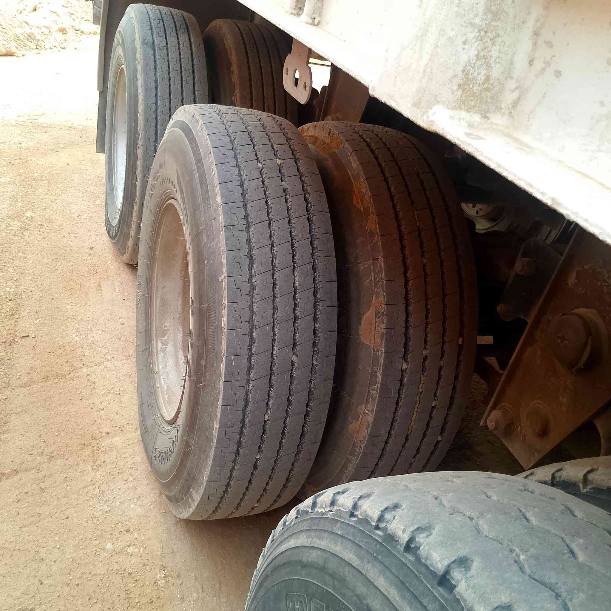 السلام عليكم عربه حداديه للبيع
ثلاث محاور تخم تأثير ويلات وبنزات جدد
ت ***********
