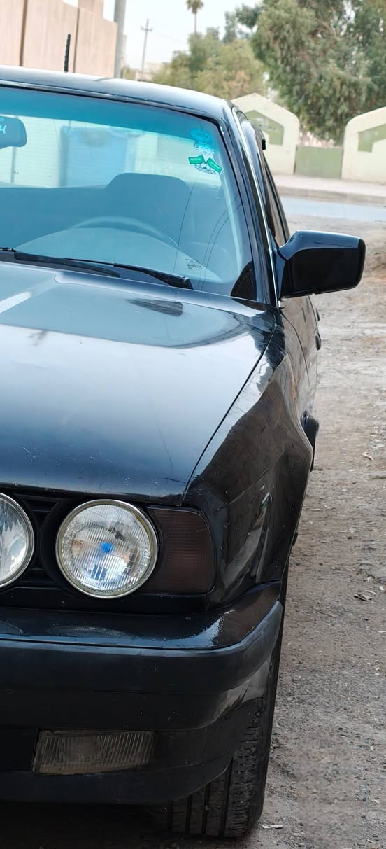 السياره 535 المكينه 525 كبس شرط لا بخار ولا صرف كير عادي السياره موديل 90 سنويه لحد 2029 بطاقه بنزين موجود اربع جام كهرباء كهربائيه كله شغال  تايرات جديد التدفئه شغال تبريد فقط كومبريسر السياره خير من الله مابيها نقص (فقط تحويل) والسعر52 $ للاستفسار *********** مكان السياره كركوك كركوك, العراق
