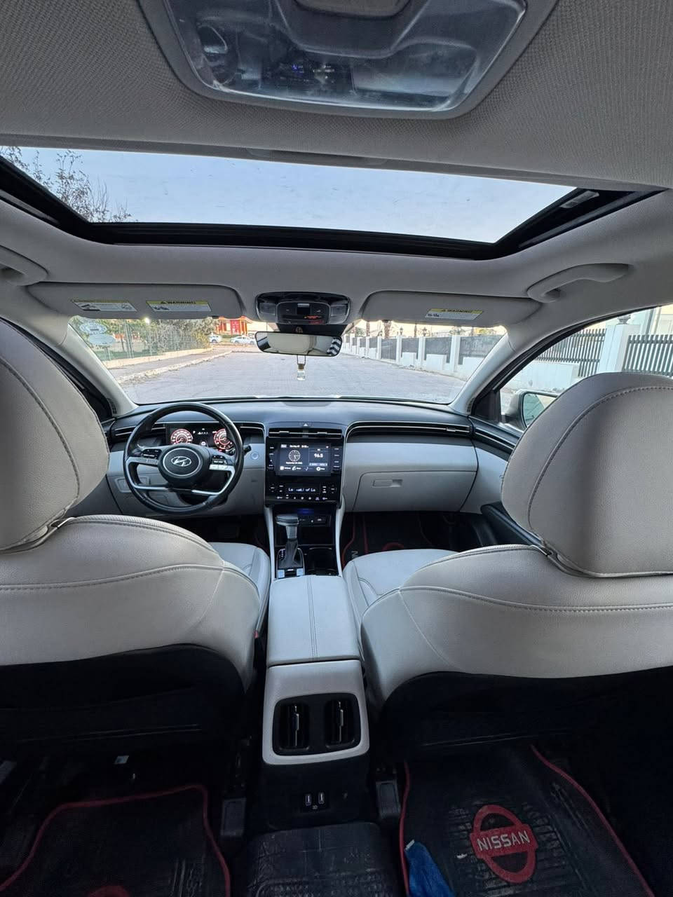 السلام عليكم
توسان 2022للبيع
لون ابيض🤍
بدون صبغ شرط جملغ خلفي تعديل و راس جملغ امامي تعديل بسيط
وارد امريكي 
محرك 2500 
رقم جاهز تحويل و غرامة شرط

مواصفات : فول مراصفات 
دواخل كريمي
فتحه سقف 
شاحن لاسلكي 
بصمه 
دخول ذكي 
صندوق كهرباء
فتحه 
كار بلي 
شاشة كامرة خلفية 
رادارت 360 درجة
كشنات جلد وتدفئة بالكشنات 
تبريد قطعتين 
وضعيات قياده 
هاند بريك دگمه
اوتو هولد 
خاصية إطفاء المحرك بالازدحام
خاصية النزول من المنحدرات
مثبت سرعه تفاعلي ومحافظة على المسار 
شاشة عداد ايباد
تشغيل عن بعد 
ماشية 29  الف ميل  
السياره احله من الصور وجاهزه من كل شي 
رقم شاصي5NMJCCAE9NH138215

السعر 195 ورقه وبيها مجال
واتساب و كورك ***********
