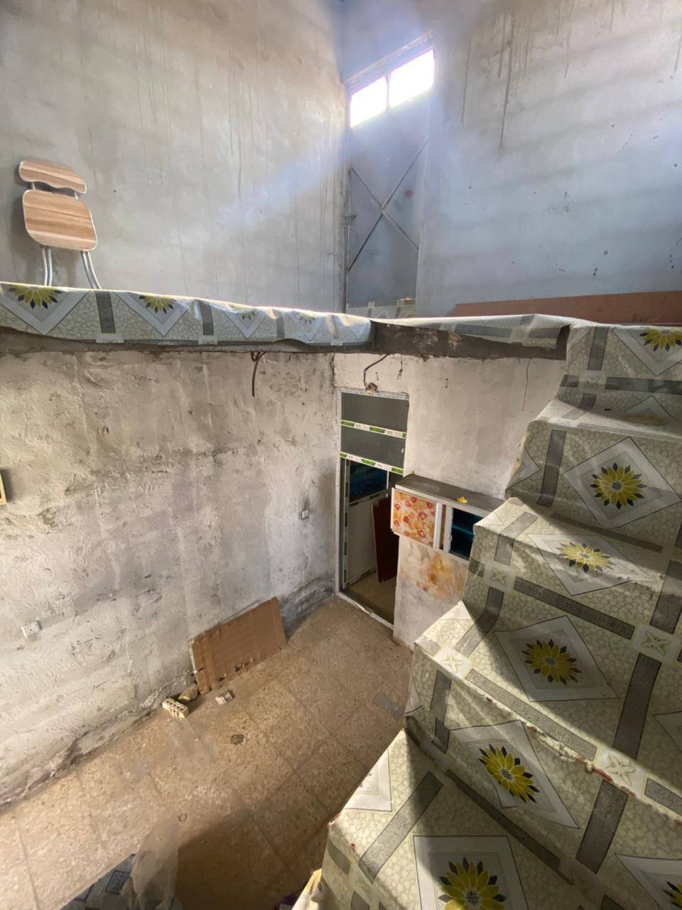 بيت مساحة 50 متر للبيع منطقة الانتصار مقابيل مستشفى حماد شهاب
_ عقد 17 زراعي سكني 

_ يحتوي على غرفة مطبخ استقبال خدمات 

_ نقص فقط سيراميك

_ بيت كامل مجاري تبليط كهرباء ماء

_ شارع ابو عمار موقع جميل جدا

_ السعر 25

_ للاتصال على الرقم ***********
