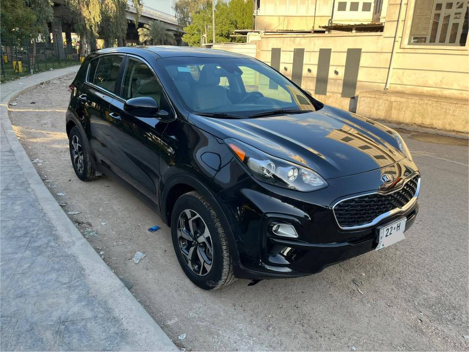 كيا سبورتج موديل ٢٠٢٢ فئة LX  
رقم اربيل الدولي باسمي تحويل مباشر
وارد امريكي
 ضربتها الباب الايمن الامامي 
الايرباك و الشواصي و الراديتر كله سليم
‏
ماشية ٤٢ الف كيلو قابل للزيادة منها ٢٩ الف داخل امريكا
مبدل طخم تايرات نهاية ٢٠٢٥

المواصفات
محرك ٤ سلندر ٢٤٠٠ بقوة ١٨١ حصان 
كير اوتوماتيك ٦ سرعات
نظام دفع رباعي AWD
حجم التاير ١٧ بوصة
شاشة لمس حجم ٨ بوصة
تدعم ابل كار بلي Apple car play و اندرويد اوتو Android Auto
نظام صوتي ٦ سماعات
تبريد قطعتين امامي و خلفي
٦ ايرباكات
كاميرا خلفية
مثبت سرعة
مانع انزلاقTCS
نظام الثبات الالكتروني ESC
مساعد صعود المرتفعات HAC
نظام مراقبة ضغط الاطارات TPMS
مصابيح أمامية هالوجين
إضاءة نهارية LED
مرايا جانبية كهربائية
وغيرها من مواصفات 
السعر 190 ورقة و بيها مجال
للاتصال
***********
