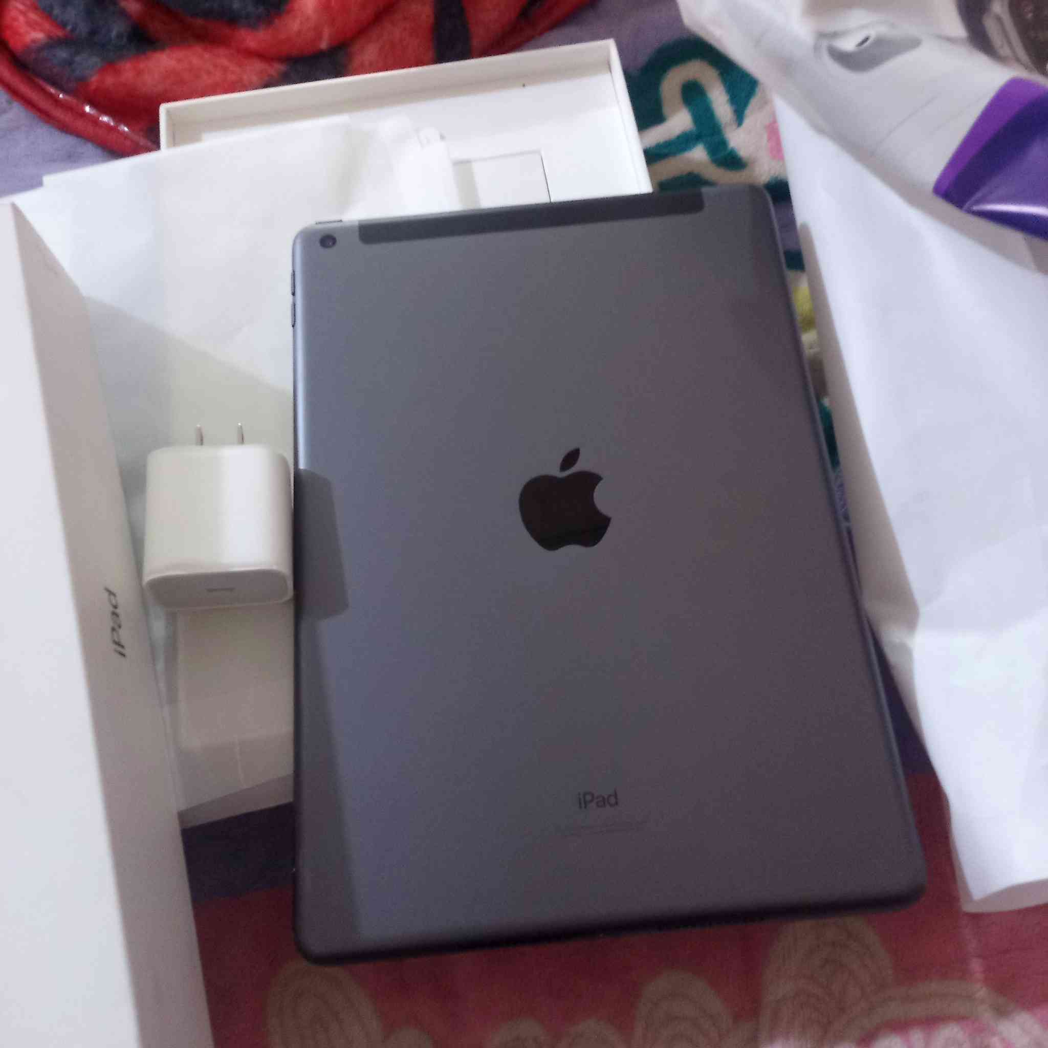سلام عليكم ايبد 9 لبيع جديد صالي 4 ايام من مشتري ذاكه 64 فتحته بيدي كسر كارتون السعر 350. /***********
