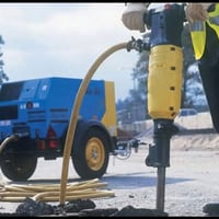 عندي كمبرسرات تفليش الدور والمباني الركائز وتفليش وتنضيف الخباطات المر...