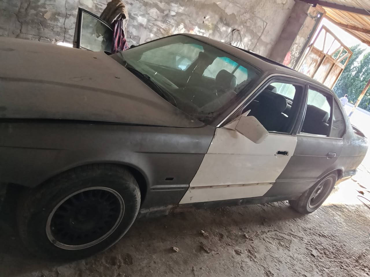 السلام عليكم من رخصه الادمن بي ام 520 مسكر عدل يرادله ترتيب سياره شغاله كير من بدل نمره تطفي مادري ليش رقم بغداد ب اسمي سعر 30 وبيه مجال *********** مكان بابل قرب سيطرت الاثار
