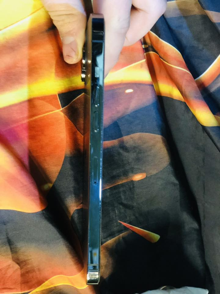 آيفون 12برو ماكس أمريكي 🇺🇸 ذاكره ١٢٨ بطاريه 80 امبدل شاشه ٣خيارات بس الجهاز وتر  *********** سعر٣٥٠
