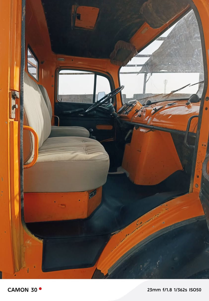 السلام عليكم البيع ابو ردين جديد بل كارتون وضع شركة ما ماشية شي قليل حيل 15 الف موديل 86 السيارة جديدة حيل 6طن المكان بغداد رقم الاتصال، ***********.
